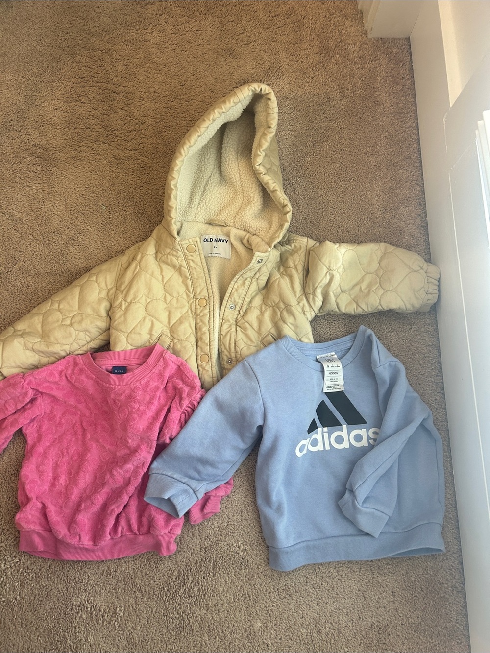 Quilted jacket and 2 sweatshirts (18-24m)